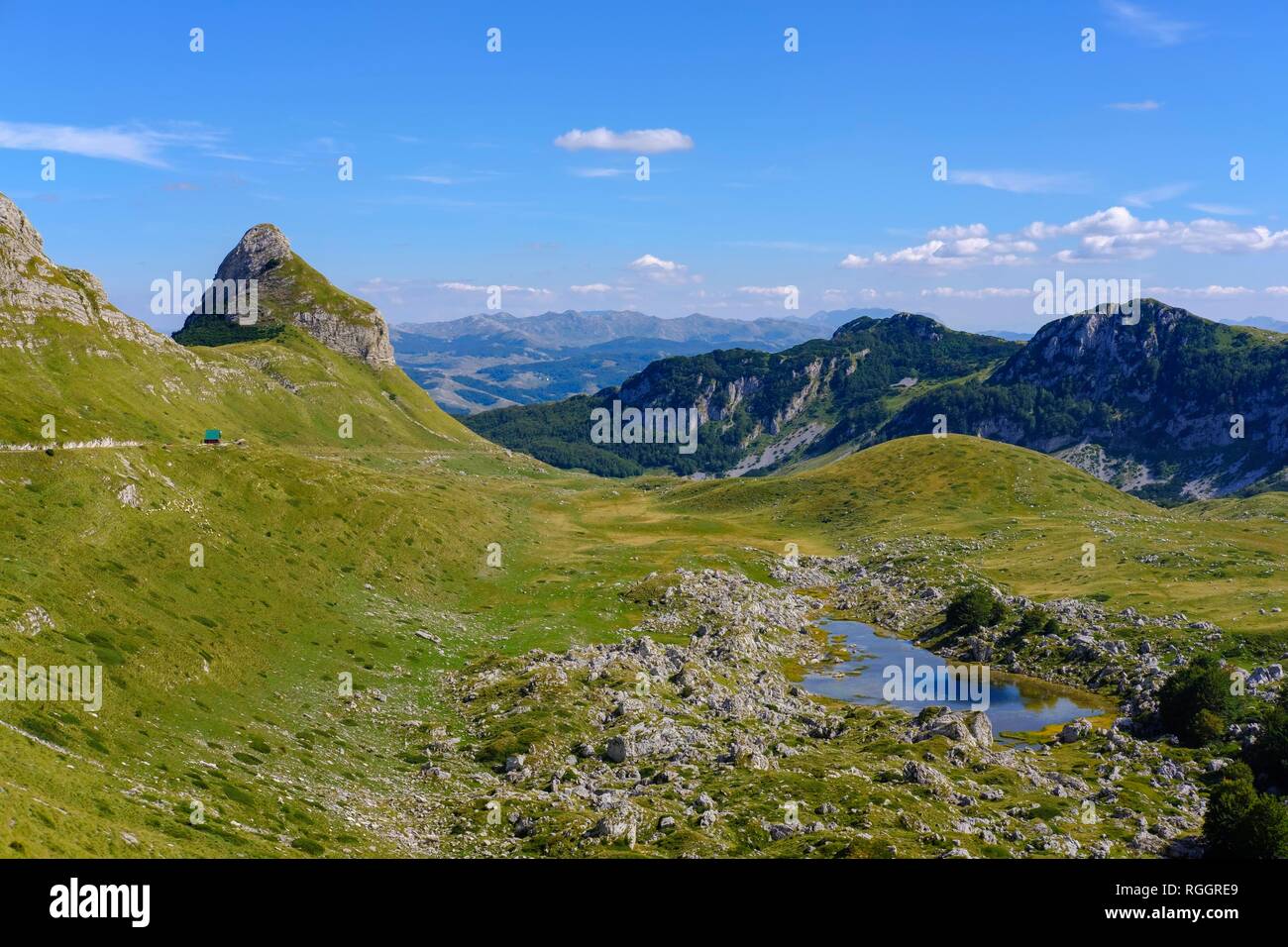 Stozina la montagne et lac Valovito jezero, massif du Durmitor, parc national de Durmitor, près de Zabljak, Montenegro Banque D'Images