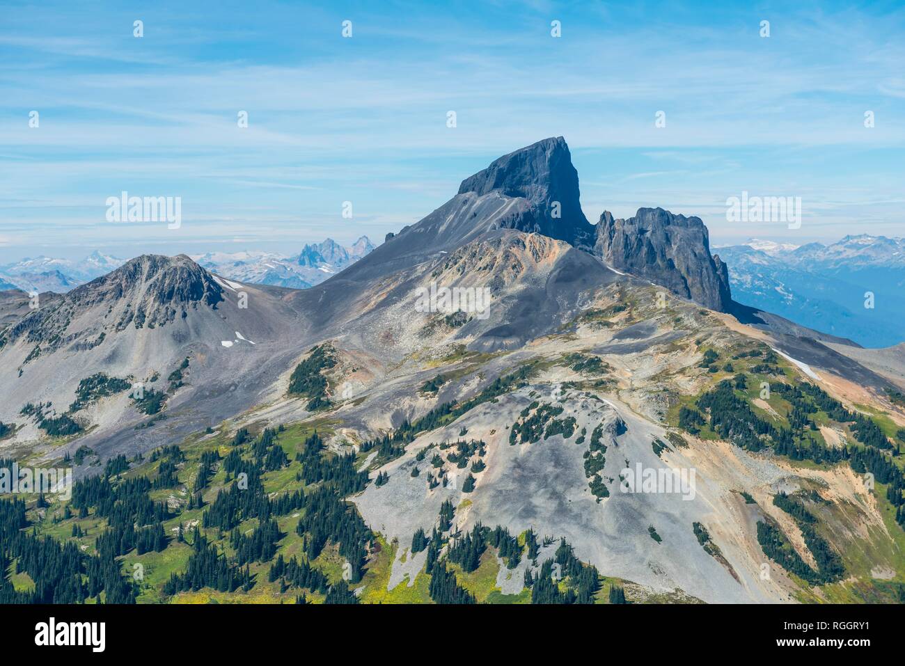 Les petits lacs de montagne, la montagne volcanique Black Tusk, Garibaldi Provincial Park, British Columbia, Canada Banque D'Images