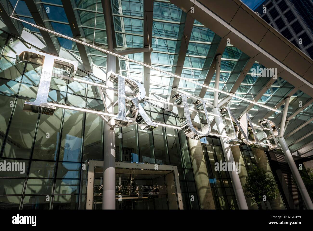 Panneau d'entrée, Trump Tower TRUMP, Vancouver, British Columbia, Canada Banque D'Images