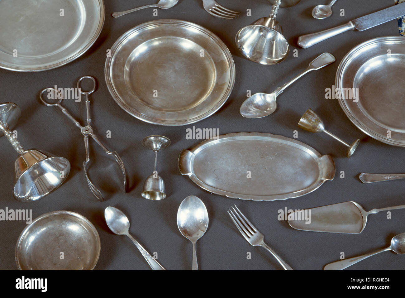 L'argenterie Vintage sur fond gris Banque D'Images