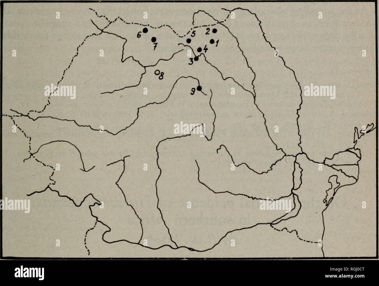 . Bulletin of the British Ornithologists' Club. L'expansion de la Roumaine dans les Carpates Fieldfare par Dan Munteanu a reçu 30e Angus) 1974 dans un court article publié il y a neuf ans (Munteanu, 1966) Je déclare avoir trouvé le Turdus Fieldfare comme f des oiseaux nicheurs dans le nord-est de l'Est des Carpates de la Roumanie, à savoir à Manastirea Humorului ( =Monastère de Humor), la localité n° 1 dans le plan Fig. 1.. La figure 1. Sites de reproduction de f Turdus en Roumanie. Depuis lors, les nids et les oiseaux en plumage juvénile ont été trouvés à la fois au monastère de Humor et ailleurs dans nort Banque D'Images