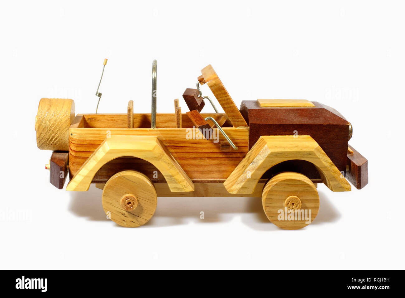 Ancienne voiture jouet en bois Photo Stock - Alamy