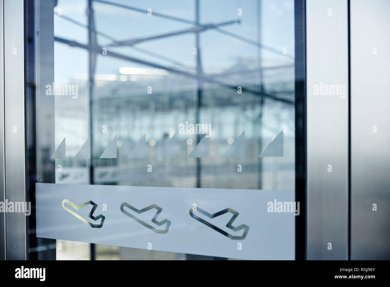 Porte en verre à l'aéroport. Banque D'Images