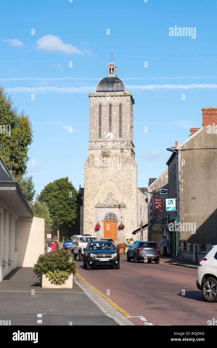 Normandie, France - 25 août 2018 : vue sur l'Église dans Montmartin-sur-Mer. Thes est une commune française, située dans le département de l'Aisne, France. Banque D'Images