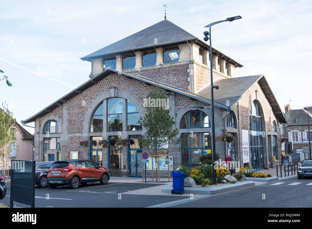 Tayac sireui, France - 25 août 2018 : l'Hollerie château ou la Halle, il sert maintenant comme un hall d'exposition et l'office de tourisme de Tayac Sireui, Normandie, France Banque D'Images