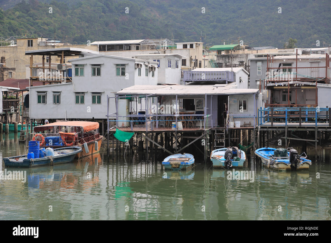 Des maisons sur pilotis, Canal, village de pêcheurs Tai O, Lantau Island, Hong Kong, Chine, Asie Banque D'Images