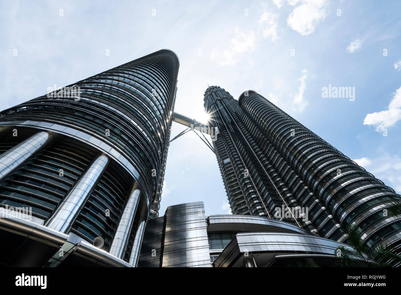 Vue architectonique des Tours Petronas à Kuala Lumpur, Malaisie Banque D'Images