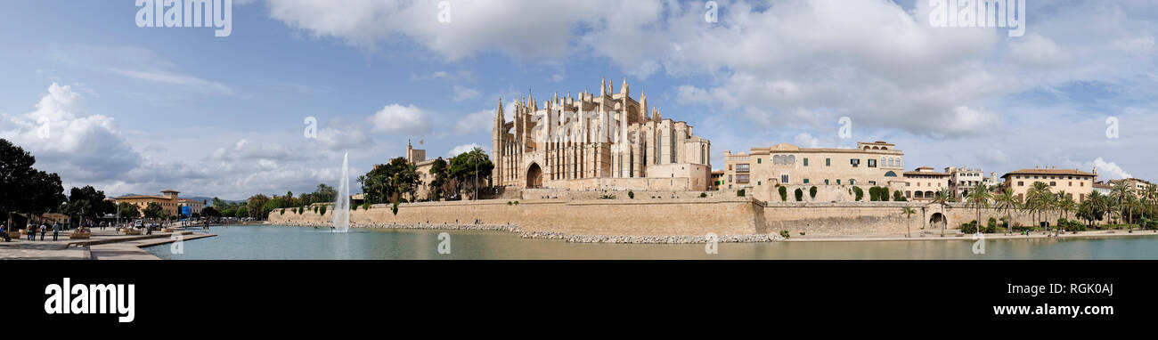 Espagne, Majorque, Palma de Majorque, la cathédrale de Santa Maria de Palma, Musée Diocésain et de la fontaine Banque D'Images