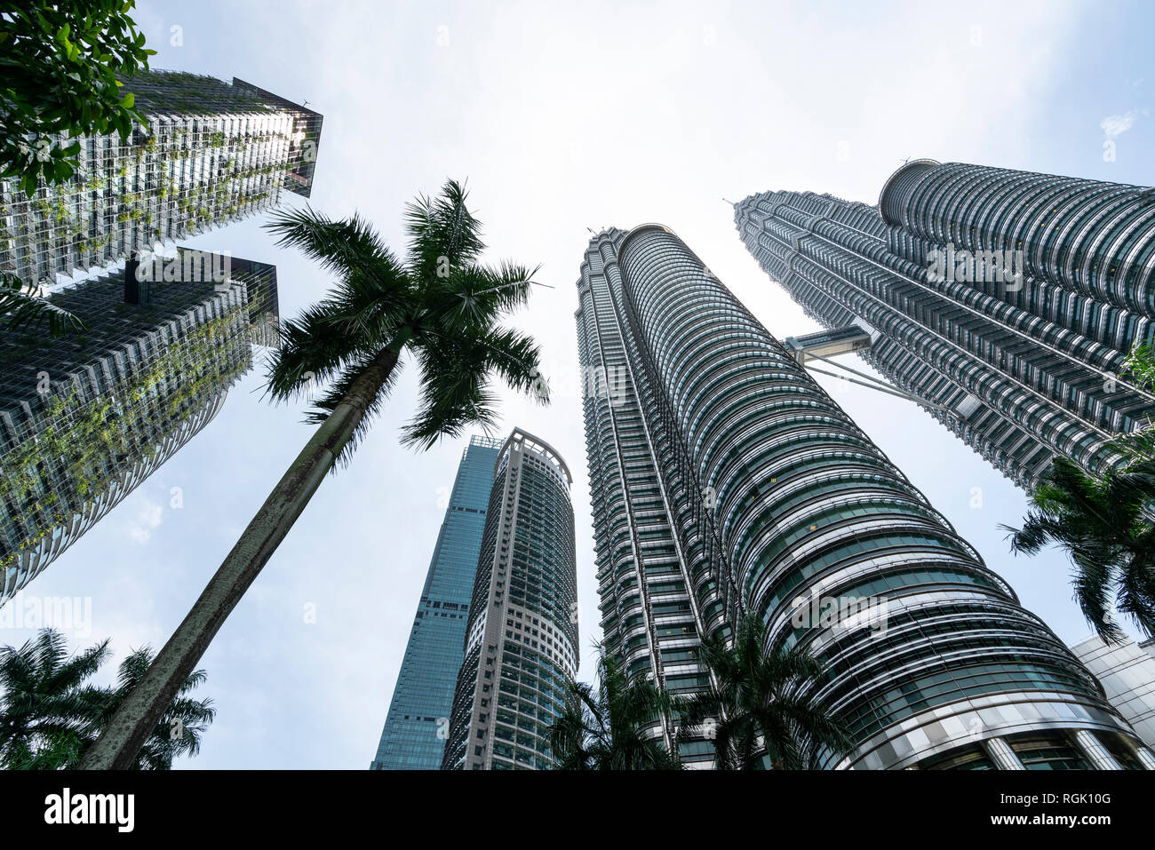 Vue architectonique des Tours Petronas à Kuala Lumpur, Malaisie Banque D'Images