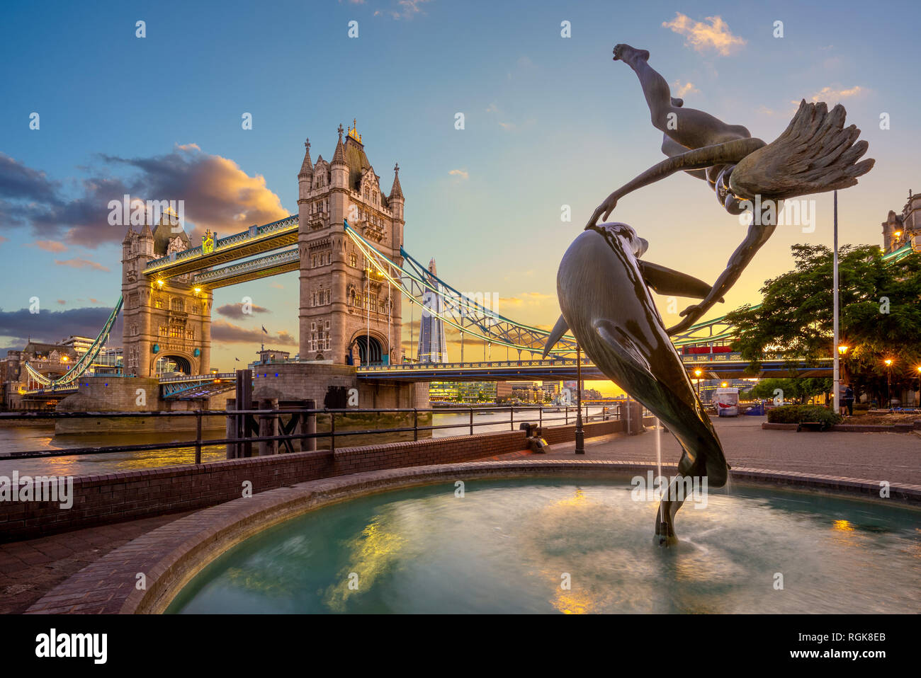 Tower Bridge par Tamise à Londres, Royaume-Uni Banque D'Images