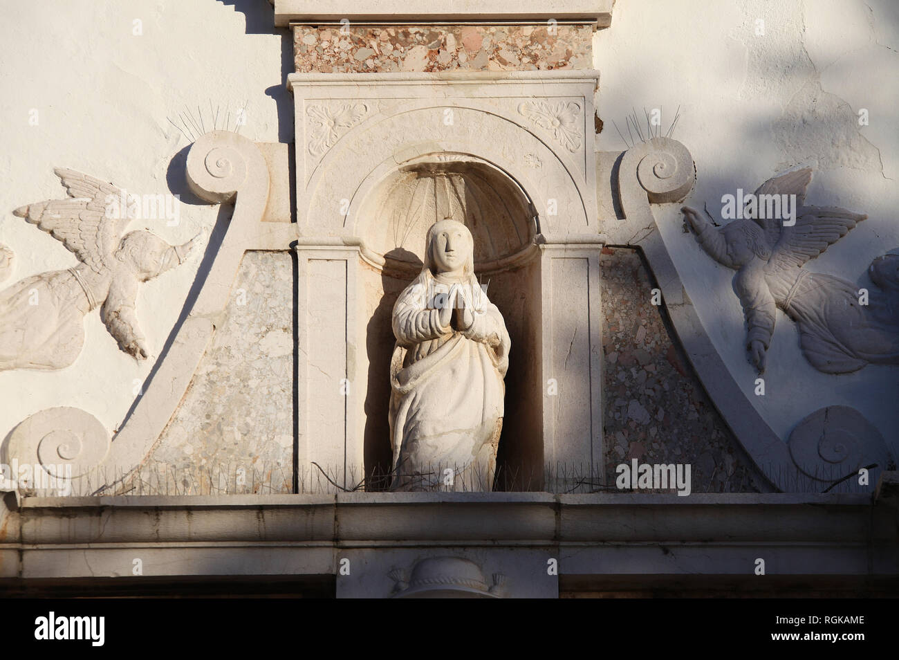 Sculpture sur la façade de l'Igreja da Misericordia à Faro Banque D'Images
