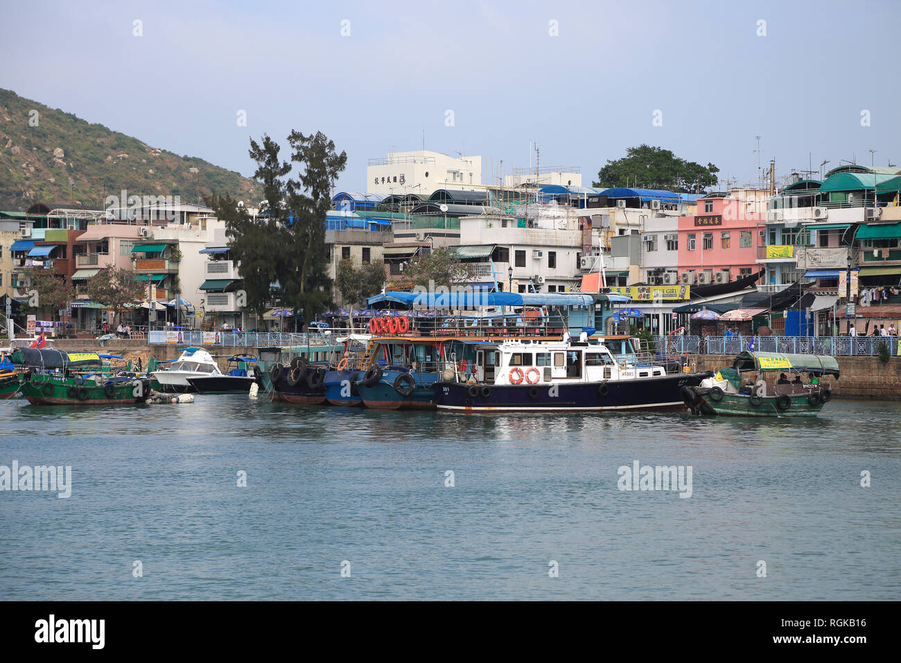 L'île de Cheung Chau, Village, bateaux de pêche, Port, Hong Kong, Chine, Asie Banque D'Images