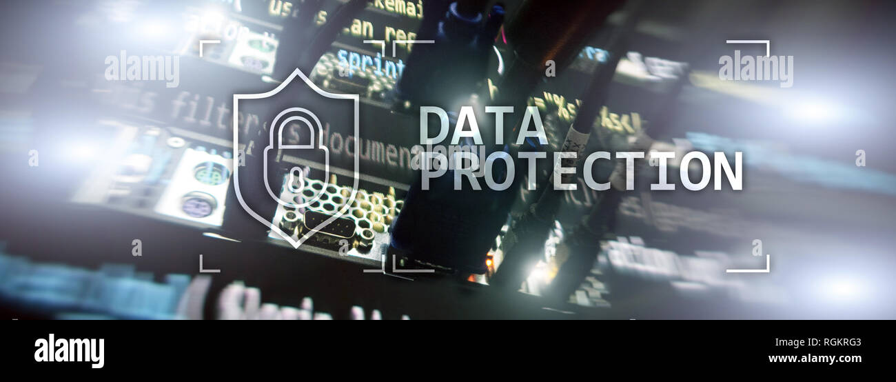 La protection des données, la cybersécurité, la protection des renseignements personnels. Internet et technologie concept. Arrière-plan de la salle serveur Banque D'Images