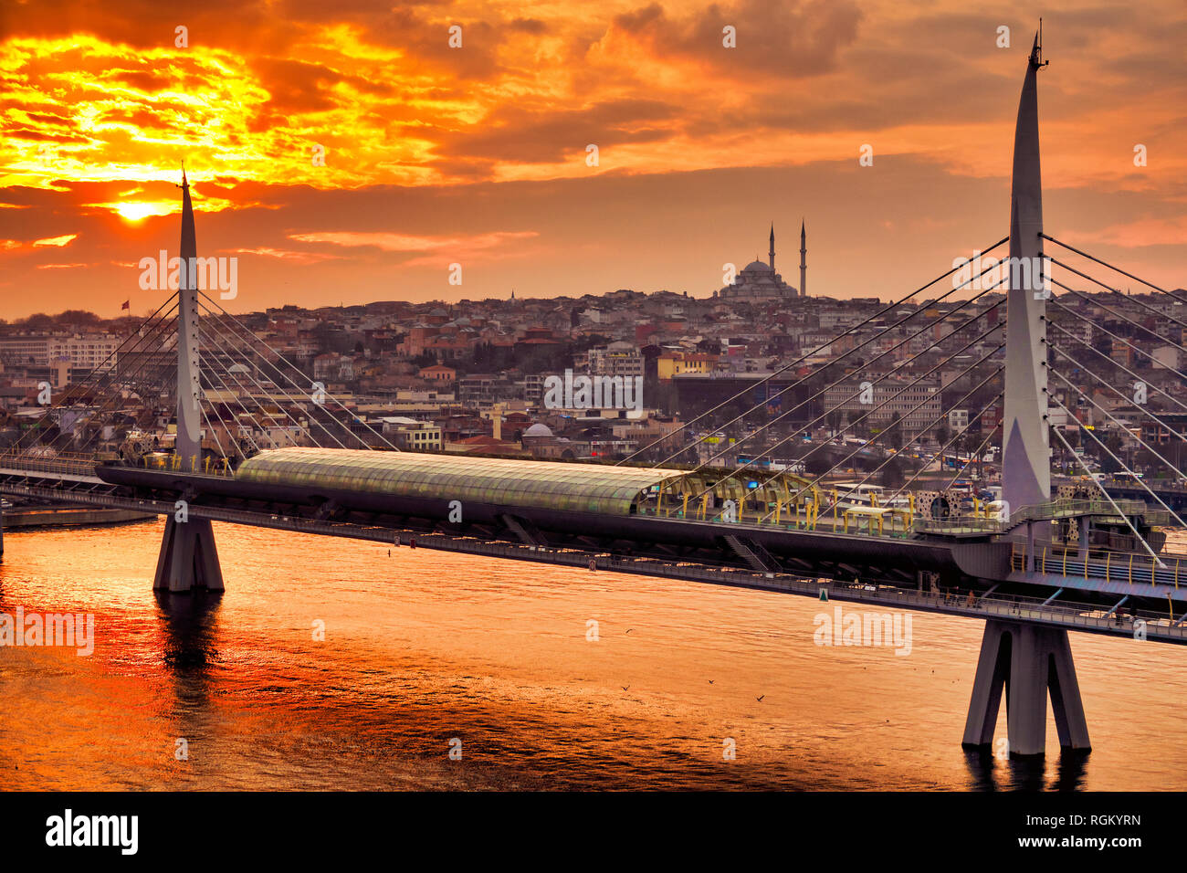 Métro Pont de Golden Horn, Istanbul, Turquie Banque D'Images