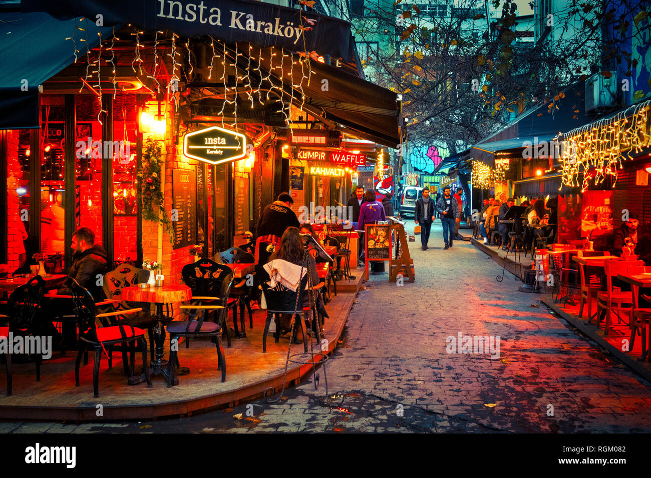 La vie nocturne dans le quartier de Tophane Istanbul, Turquie Banque D'Images