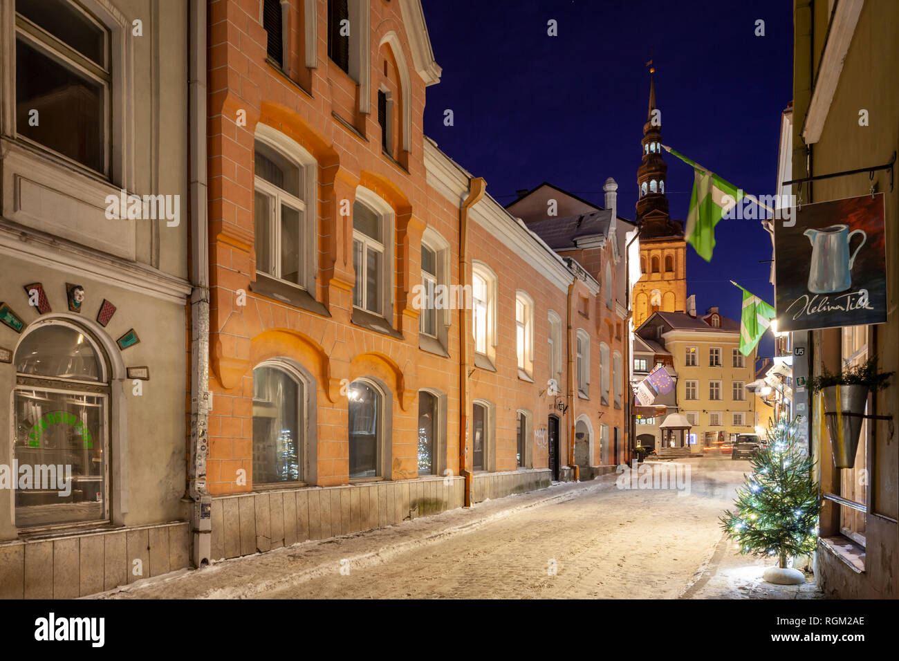 Nuit d'hiver dans la vieille ville de Tallinn, Estonie. Banque D'Images