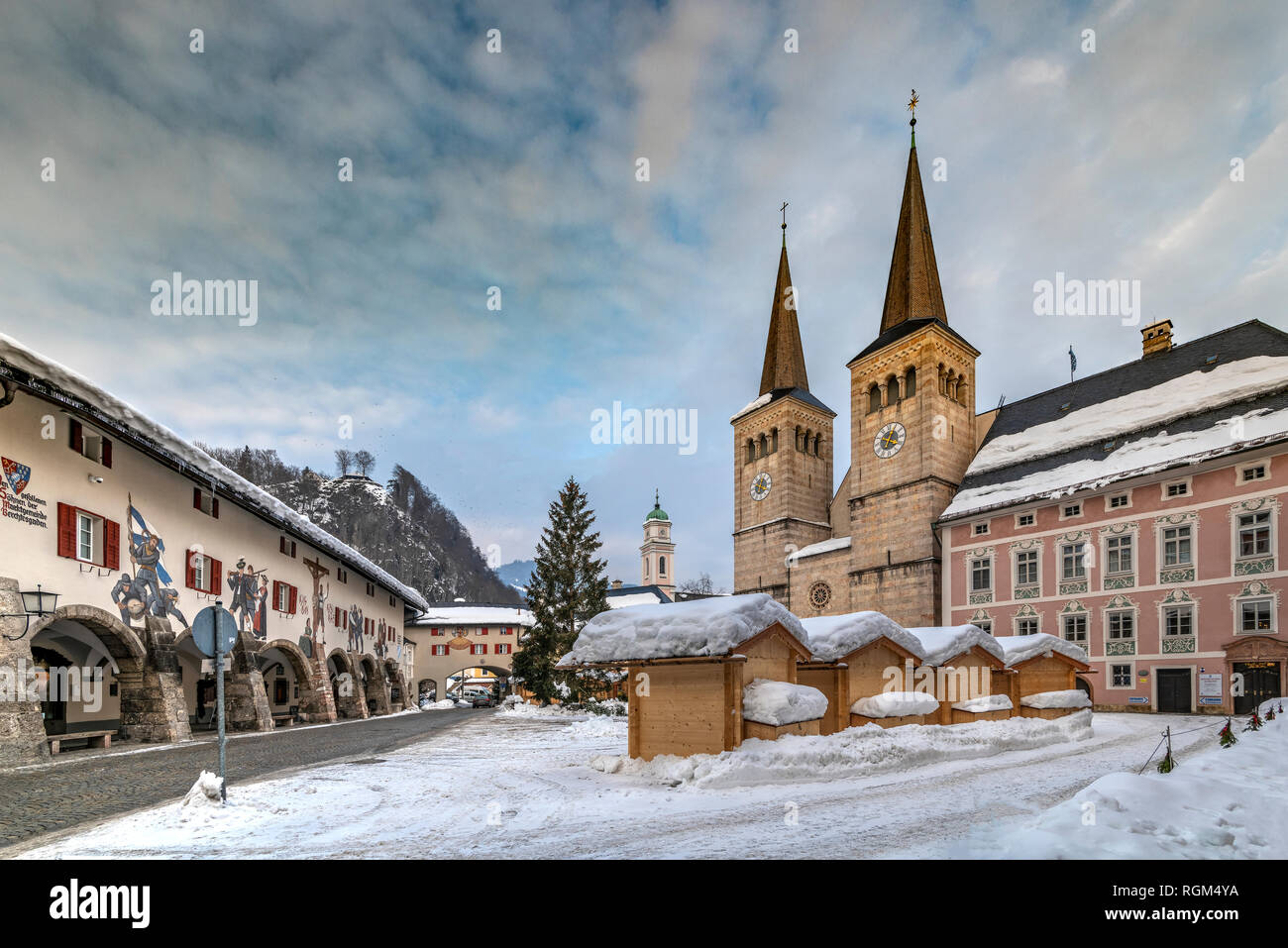 Collégiale St Pierre et Jean le Baptiste, place Schlossplatz, Berchtesgaden, Bavière, Allemagne Banque D'Images