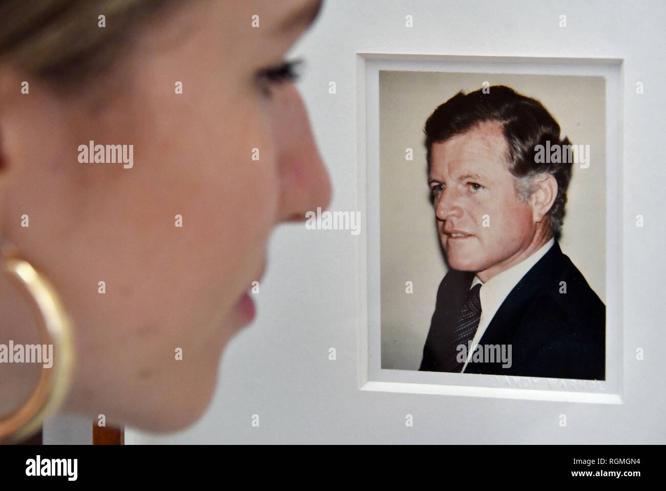 Londres, Royaume-Uni. 30Th Jan, 2019. Andy Warhol Polaroid d'Edward Kennedy (1979) à Bastian Andy Warhol galerie photos Polaroid, l'exposition d'ouverture de la Gallery à Londres, pour l'exécution de l'espace 2 février au 13 avril 2019, une série de plus de 60 l'auto-portrait et photographies Polaroid portrait d'Andy Warhol, dont certaines sont exposées pour la première fois, montrent les artistes, les acteurs, les politiciens et les amis de son entourage d'usine d'excentrique. Credit : Nils Jorgensen/Alamy Live News Banque D'Images