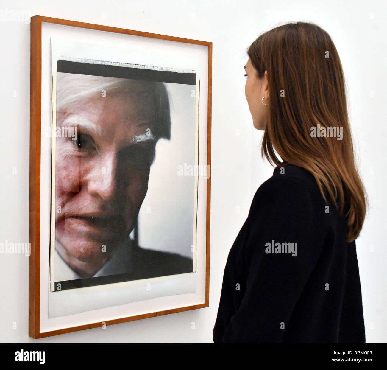 Londres, Royaume-Uni. 30Th Jan, 2019. Andy Warhol. Autoportrait (1979) à Bastian Andy Warhol galerie photos Polaroid, l'exposition d'ouverture de la Gallery à Londres, pour l'exécution de l'espace 2 février au 13 avril 2019, une série de plus de 60 l'auto-portrait et photographies Polaroid portrait d'Andy Warhol, dont certaines sont exposées pour la première fois, montrent les artistes, les acteurs, les politiciens et les amis de son entourage d'usine d'excentrique. Credit : Nils Jorgensen/Alamy Live News Banque D'Images