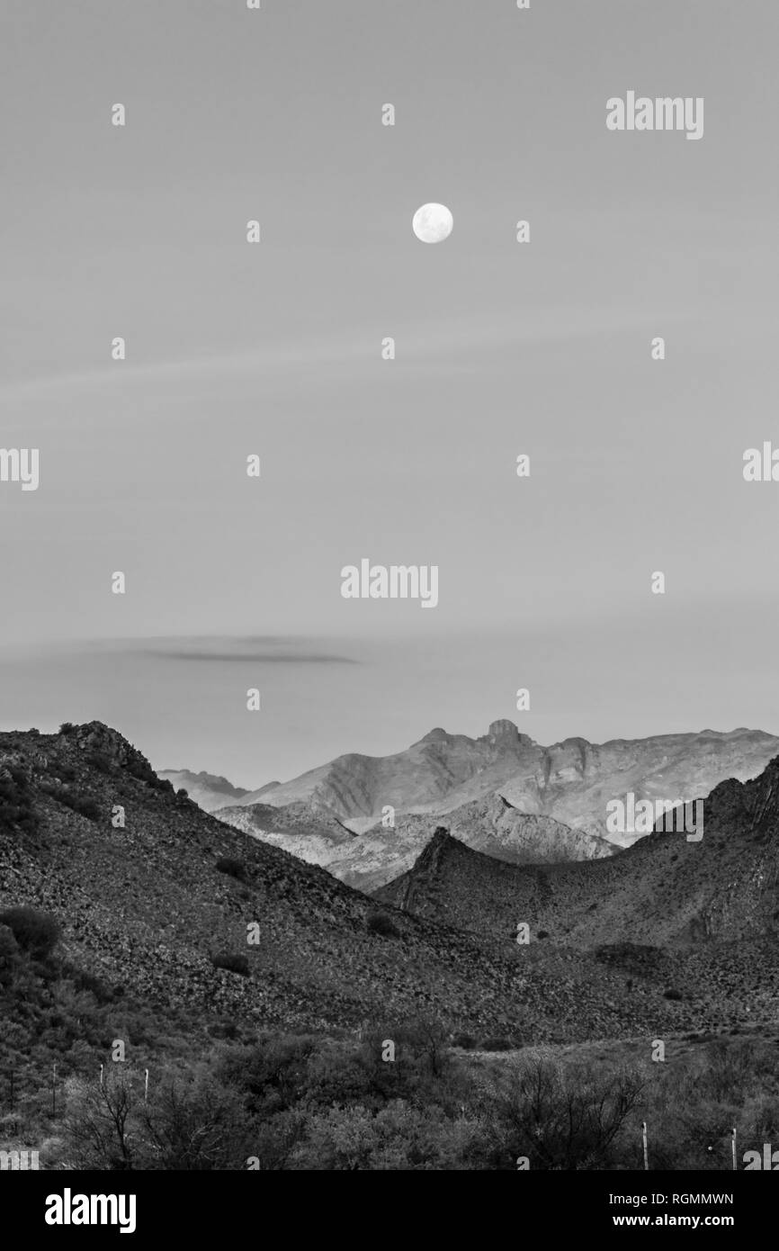 L'Afrique du Sud, Cape Town, le paysage et la pleine lune Banque D'Images