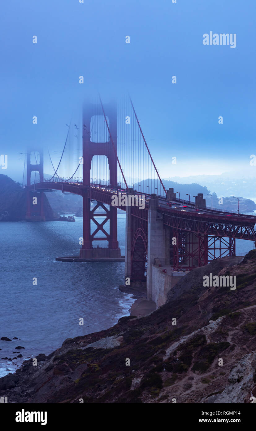 États-unis, Californie, San Francisco, Golden Gate Bridge dans la soirée Banque D'Images
