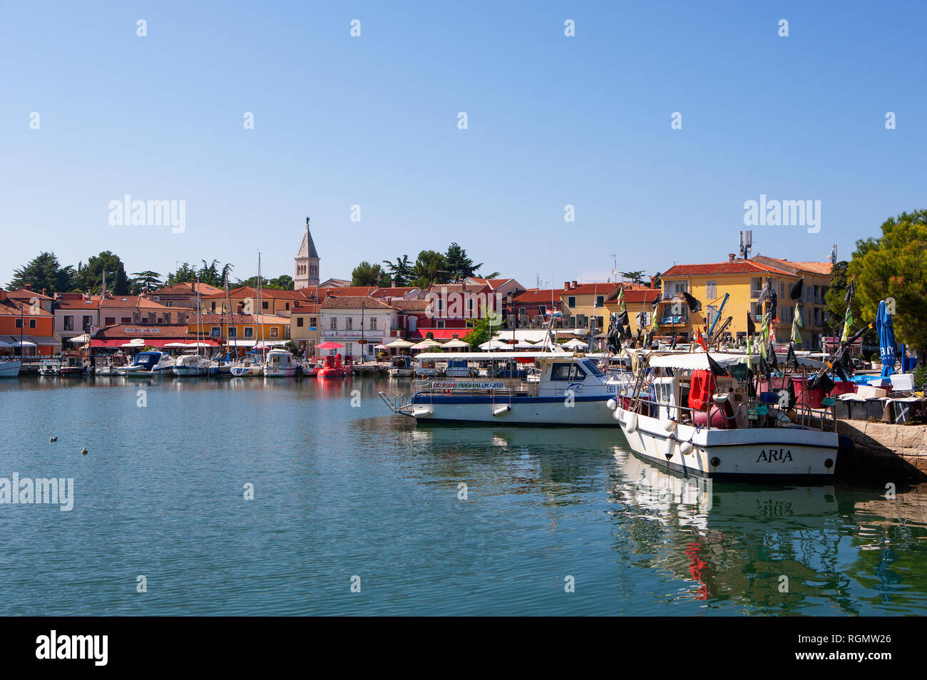La Croatie, Istrie, Novigrad, port d'accueil Banque D'Images