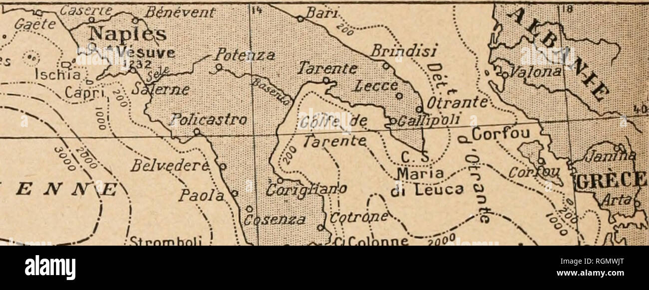 . Bulletin de l'Institut ocÃ©anographique. L'océan. Â 2 â ratifs pour qiTaussitot... apres la cessation des hosti- lites, action fils reprenne tout son essor. La situation géographique de l'italie dans la moi'diterrane'e est telle que les travaux oceanographiques, exécute au large de ses eaux tcrritoi iales, arrivent de toute part et rapidement au contact des mers baignant les côtes des nations voisines. Aussi les questions scieniifiques devicnncnt-elles bientot internationales et tbuchent-elles clever aux questions economiques. C'est pour ces raisons qu'avec la meilleure grâce du mo Banque D'Images