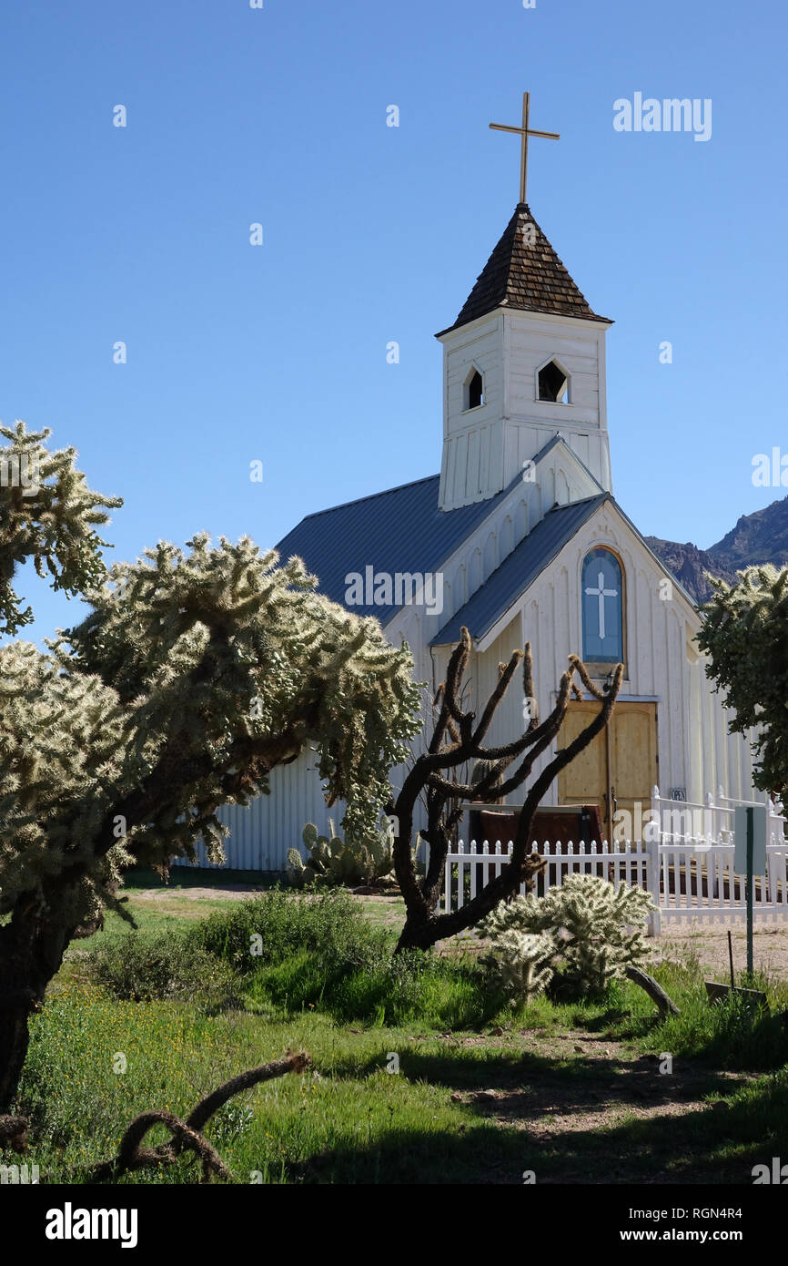 Une vue de l'Elvis Presley Memorial Chapel situé à la base de la Superstition Mountains. La chapelle a été construite pour le déplacer Charrol. Banque D'Images