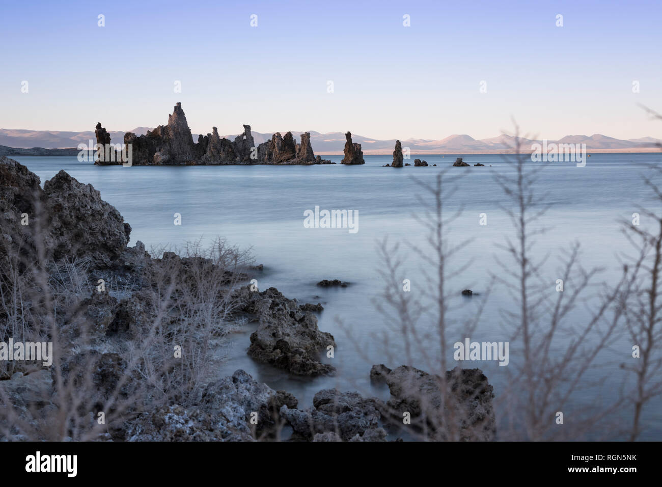 États-unis, Californie, Lee Vining, tuf, région du sud du lac Mono, formations rocheuses dans la soirée Banque D'Images