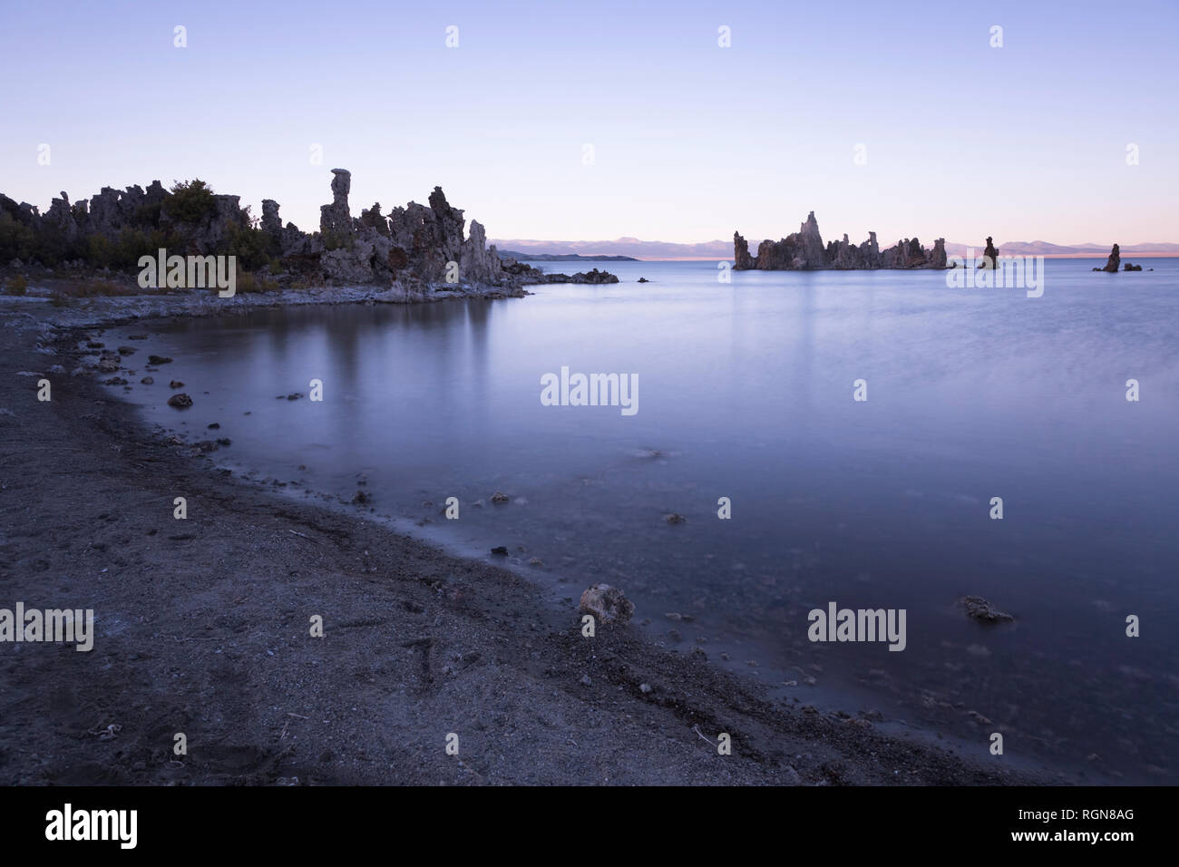 États-unis, Californie, Lee Vining, tuf, région du sud du lac Mono, formations rocheuses dans la soirée Banque D'Images