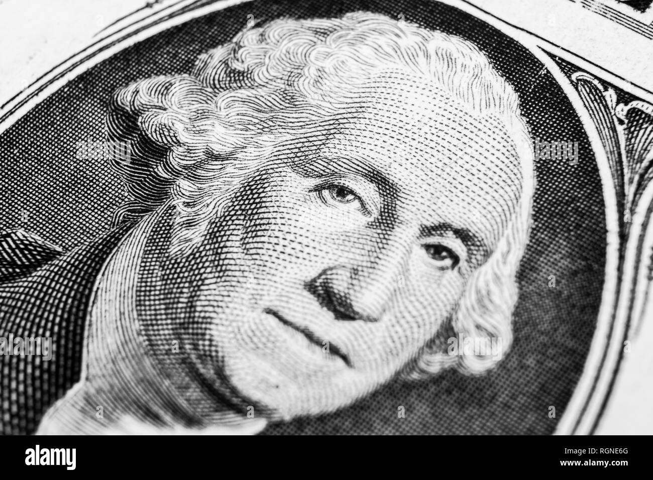 Le président des Etats-Unis George Washington face portrait sur les États-Unis d'un dollar note. Un plan macro. Arrière-plan de l'argent. George Washington yeux macro shot. Black Banque D'Images