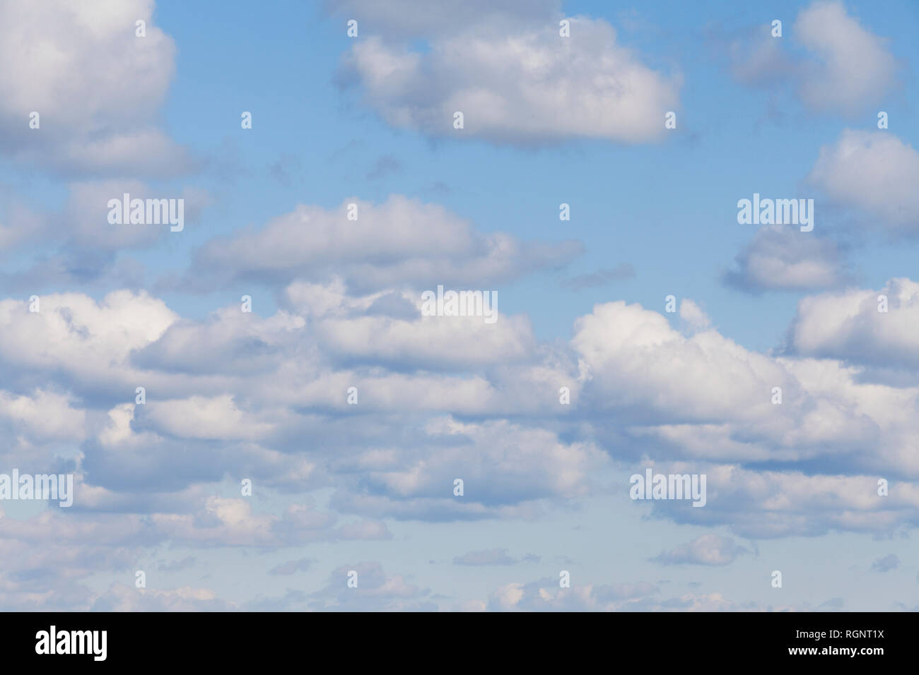 Des nuages dans le ciel Banque D'Images