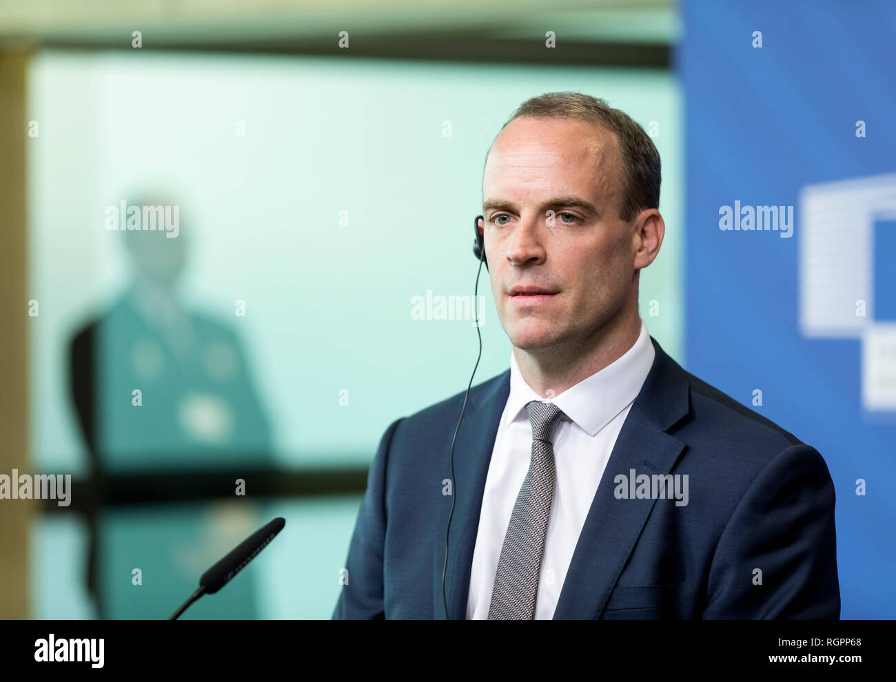 Belgique, Bruxelles : Dominic Raab, Secrétaire d'État à la sortie de l'Union européenne, la participation à une conférence de presse avec Michel Garnier, directeur de l'UE Brexi Banque D'Images