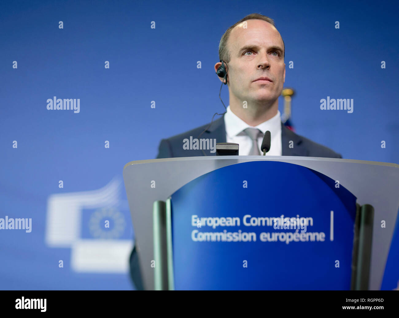 Belgique, Bruxelles : Dominic Raab, Secrétaire d'État à la sortie de l'Union européenne, la participation à une conférence de presse avec Michel Garnier, directeur de l'UE Brexi Banque D'Images