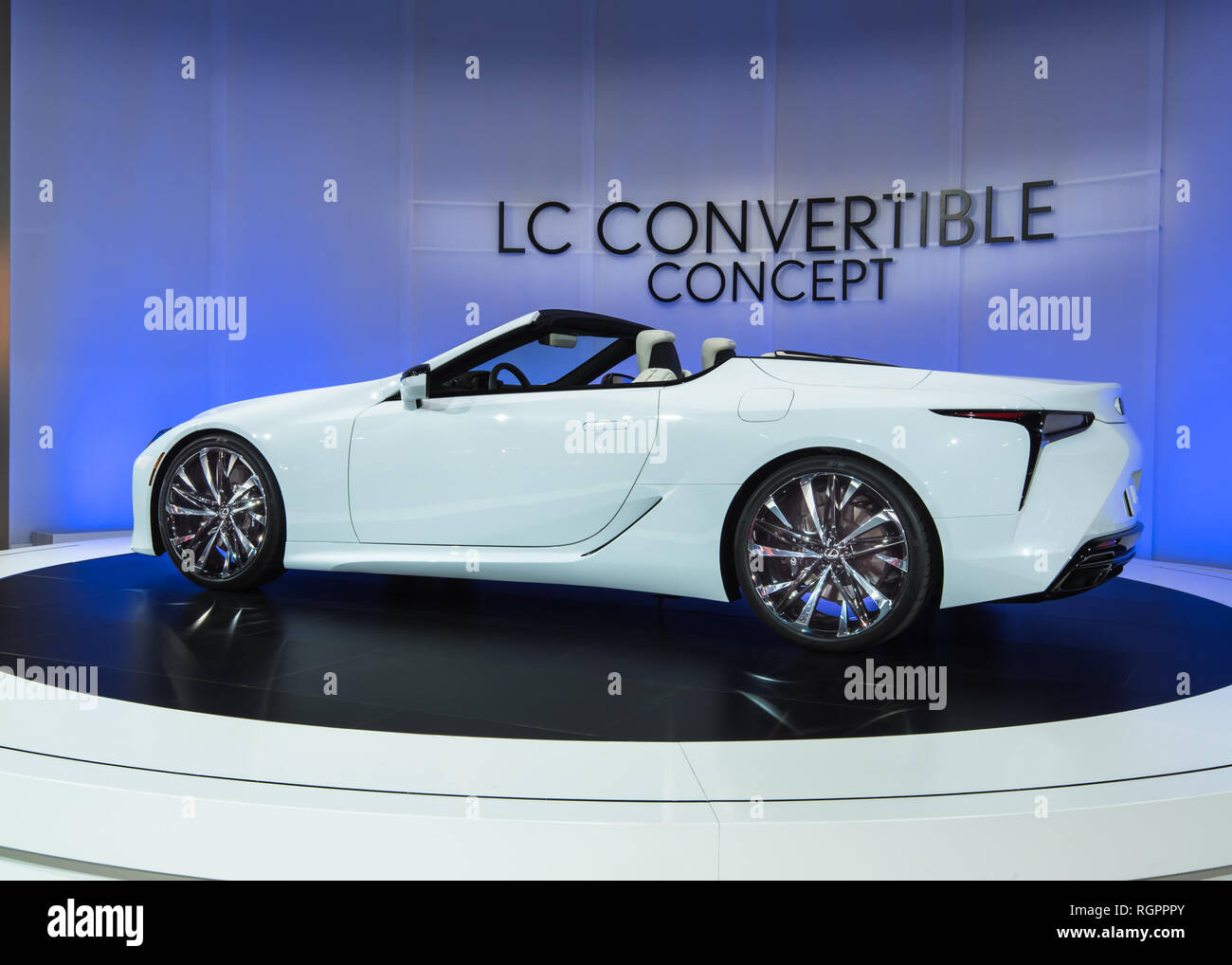 DETROIT, MI/USA - 15 janvier 2019 : Un Lexus LC Concept Convertible car à l'occasion du North American International Auto Show (NAIAS). Banque D'Images