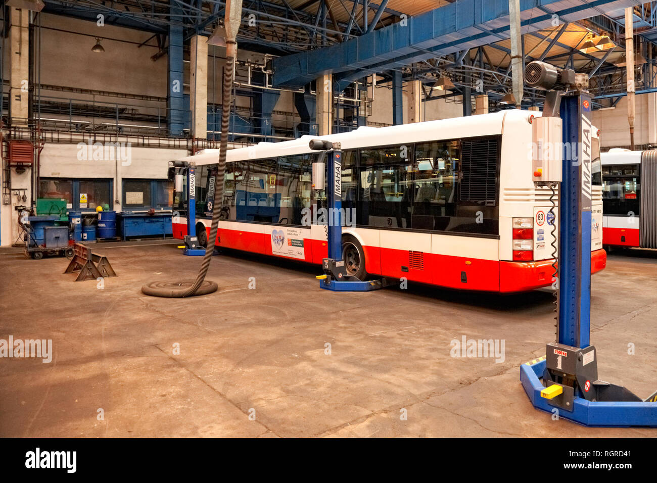 Bus dans des ateliers en Depot Hostivar, Prague Banque D'Images