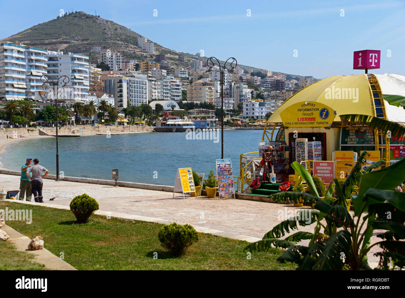 Promenade, Saranda, Riviera, Mer Ionienne, l'Albanie Banque D'Images