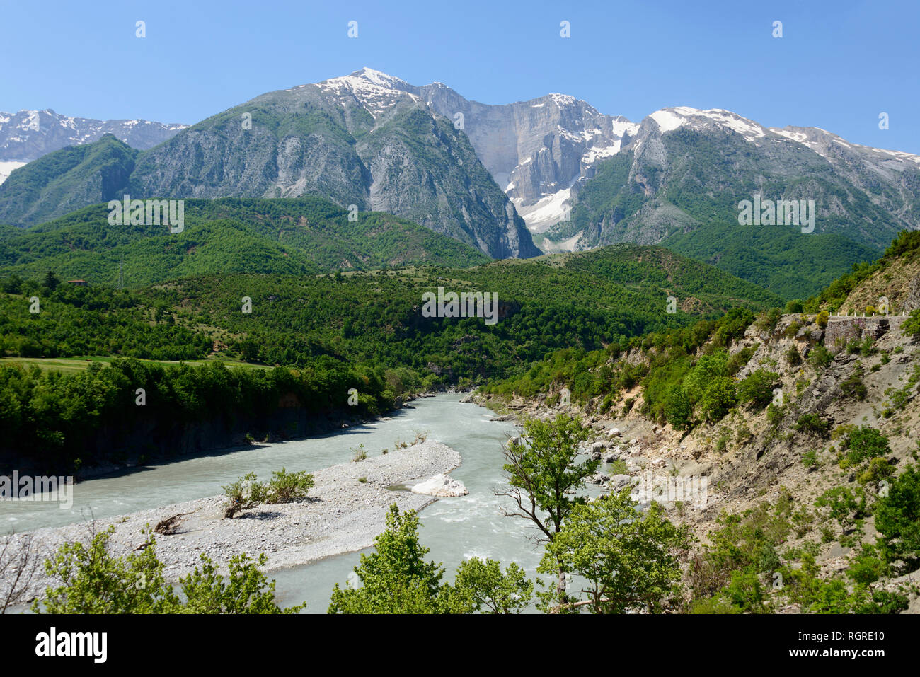 Près de la rivière Vjosa, Stembec SH75, randonnée Mali je Drites, montagnes, Nemeckes l'Albanie Banque D'Images