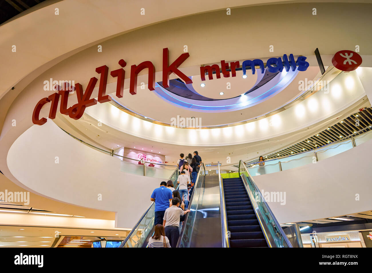 HONG KONG - circa 2016, novembre : à l'intérieur du centre commercial de la Plaza Citylink. Citylink Plaza est un bâtiment qui se dresse au-dessus de la gare de Sha Tin Banque D'Images