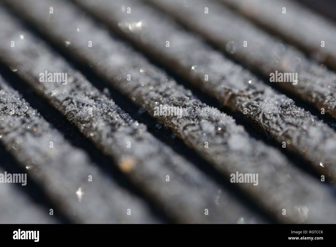 Close-up d'hiver gel sur terrasse en bois, UK Banque D'Images