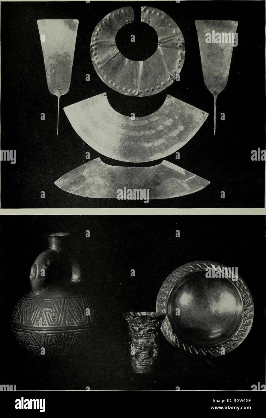 . Bulletin. De l'ethnologie. 50.-La fin de la plaque d'orfèvrerie Chimu de Lima. Top : colliers d'or et de plumes. Bas : Étrier-navire de la tuyère, gobelet, et la plaque. (Avec la permission du Musée américain d'Histoire Naturelle.). Veuillez noter que ces images sont extraites de la page numérisée des images qui peuvent avoir été retouchées numériquement pour plus de lisibilité - coloration et l'aspect de ces illustrations ne peut pas parfaitement ressembler à l'œuvre originale.. Smithsonian Institution. Bureau of American Ethnology. Washington : G. P. O. Banque D'Images . Bulletin. De l'ethnologie. 50.-La fin de la plaque d'orfèvrerie Chimu de Lima. Top : colliers d'or et de plumes. Bas : Étrier-navire de la tuyère, gobelet, et la plaque. (Avec la permission du Musée américain d'Histoire Naturelle.). Veuillez noter que ces images sont extraites de la page numérisée des images qui peuvent avoir été retouchées numériquement pour plus de lisibilité - coloration et l'aspect de ces illustrations ne peut pas parfaitement ressembler à l'œuvre originale.. Smithsonian Institution. Bureau of American Ethnology. Washington : G. P. O. Banque D'Images