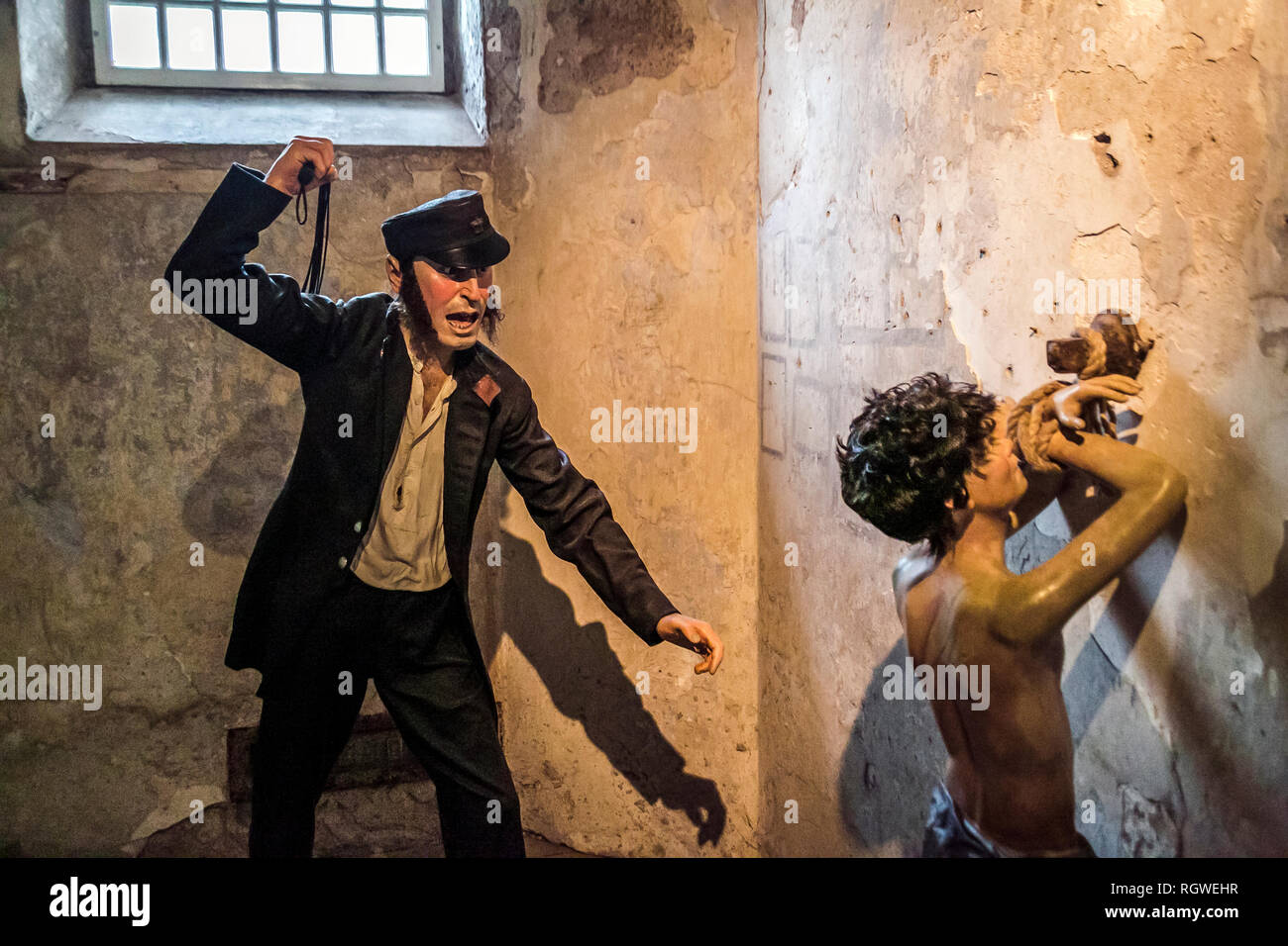 Modèle de l'enfant de neuf ans prisonnier, Edward O'Brien d'être fouettée, la prison de la ville de Cork, Cork, Irlande. Banque D'Images