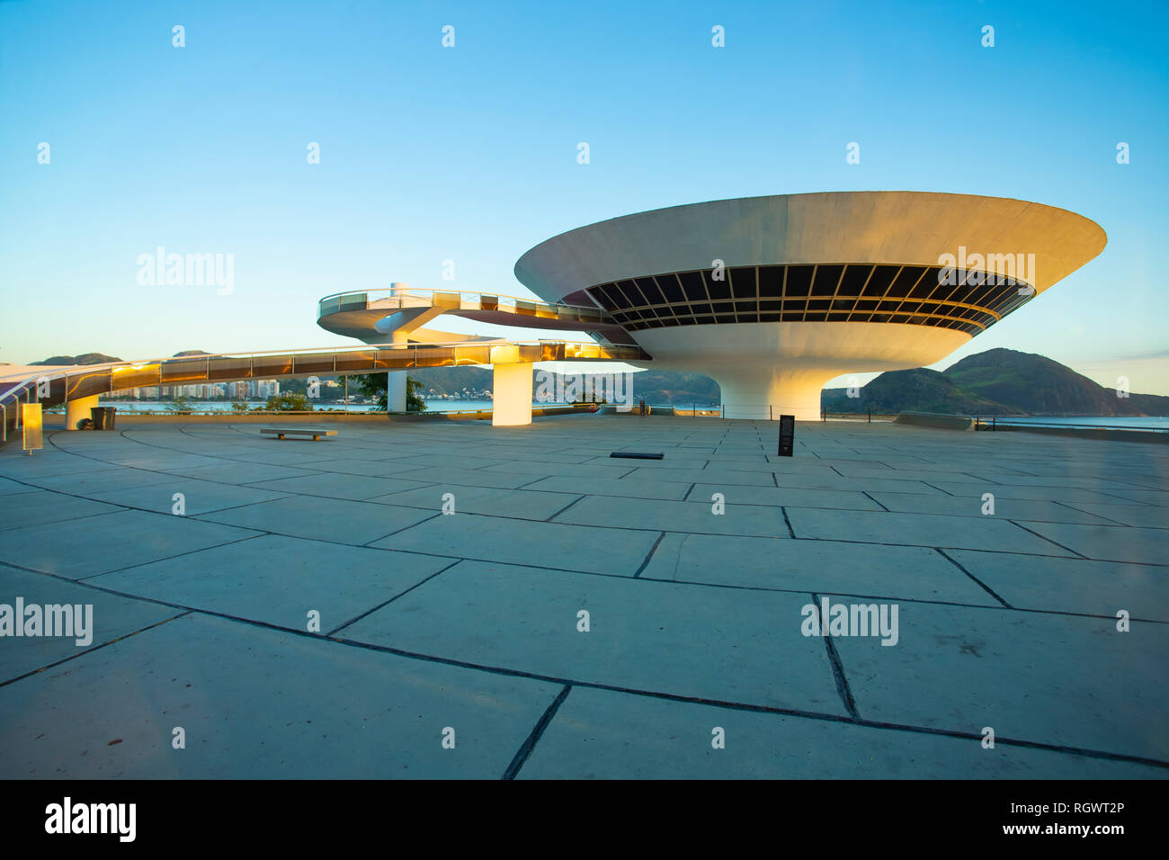 Ville de Niterói, l'état de Rio de Janeiro / Brésil Amérique du Sud. - 01/27/2019 Description : MAC Niteroi. Musée d'Art Contemporain de Niteroi. Cvmo architecte Banque D'Images