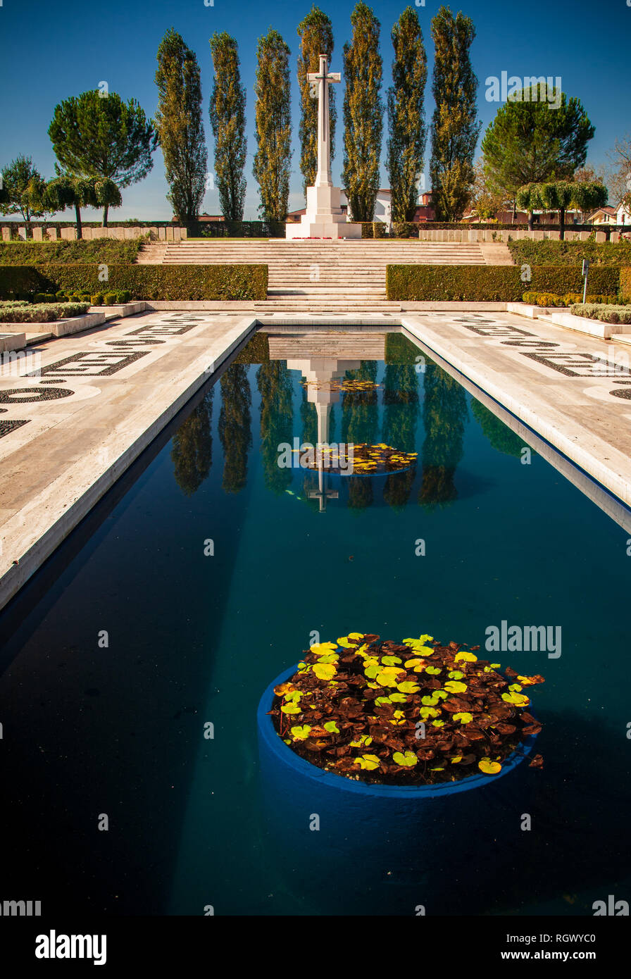Le cimetière de guerre de Cassino, Province de Frosinone, au sud-est de Rome, Italie. Commonwealth tombes de ceux qui ont participé à la bataille de Cassino WW2 Banque D'Images