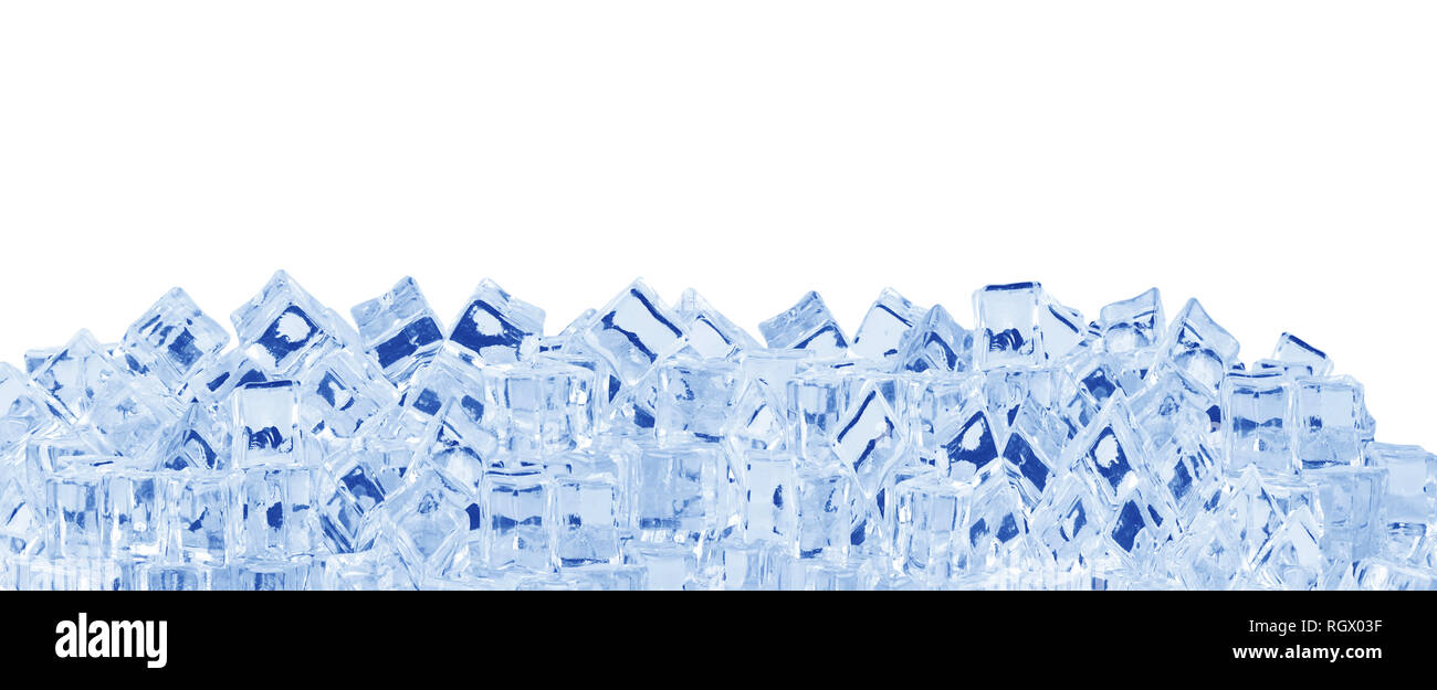 Des cubes de glace isolé sur fond blanc Banque D'Images