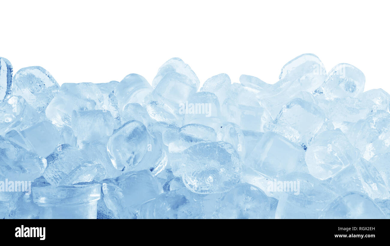 Des cubes de glace isolé sur fond blanc Banque D'Images