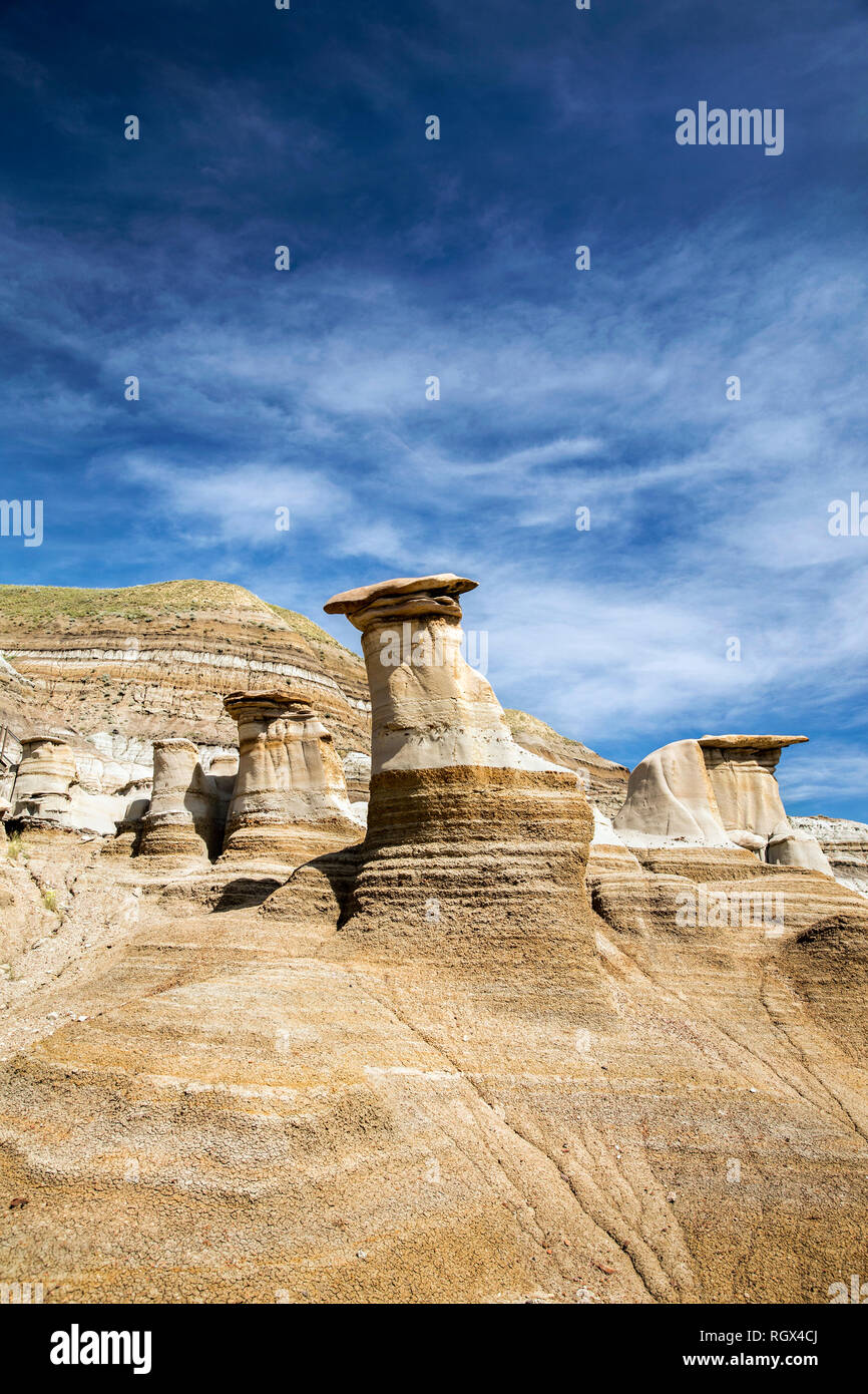 Le Canada, l'Alberta, Canadian Badlands, Hoodoos sur la route Red Deer Valley, à l'Est de Drumheller sur le Hoodoo Trail près de East Coulee, sur la route 1 Banque D'Images