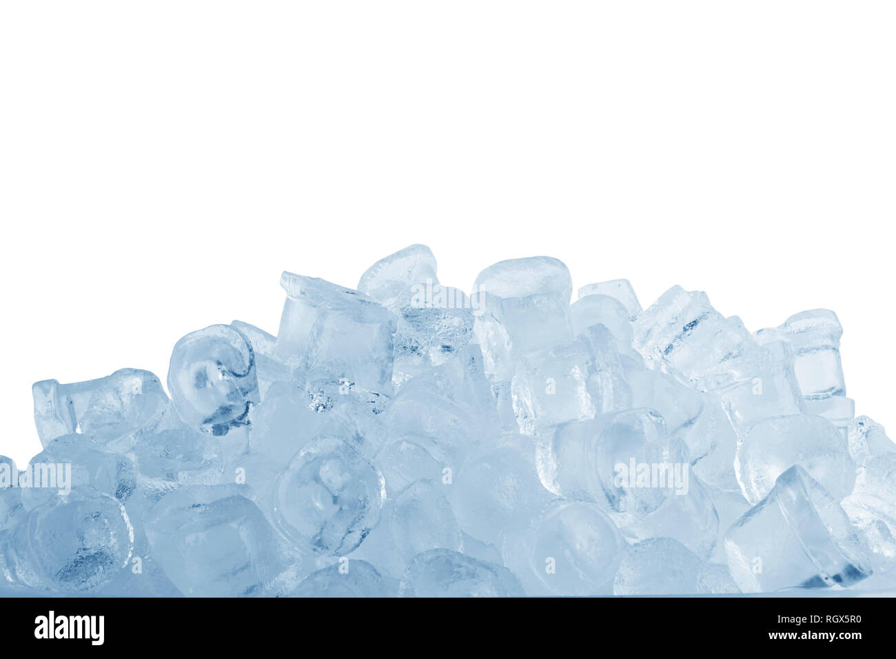 Des cubes de glace isolé sur fond blanc Banque D'Images