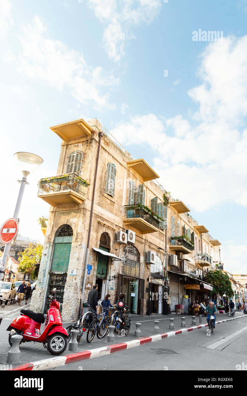 Tel Aviv, la vieille ville de Jaffa, Israël - 23 décembre 2018 : un joli petit coin, vieux bâtiment dans célèbre marché aux puces de la vieille ville de Jaffa, Tel Aviv, Israël Banque D'Images