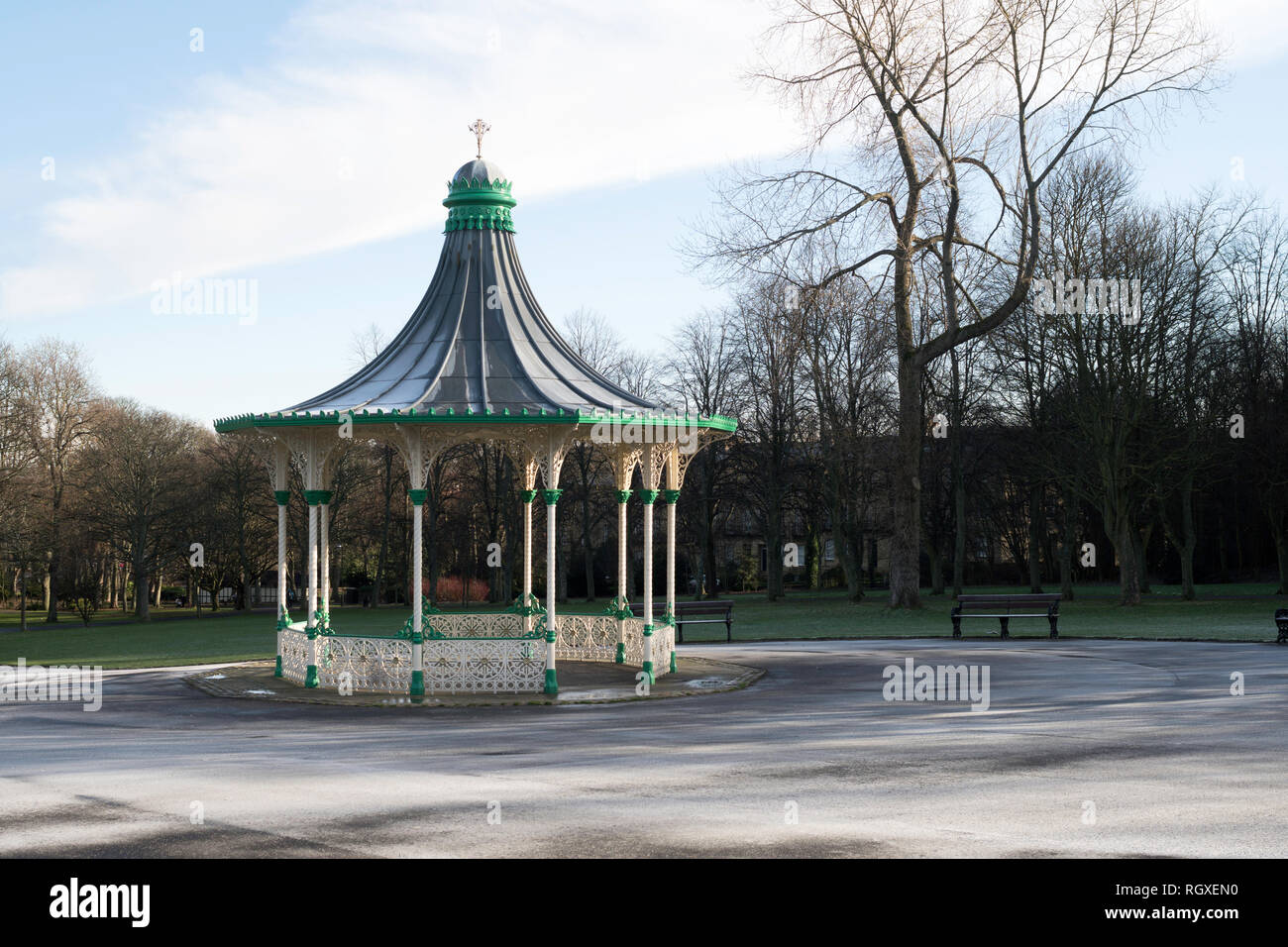 Kiosque sur un jour d'hiver glacial, Leazes Park, Newcastle upon Tyne, England, UK Banque D'Images